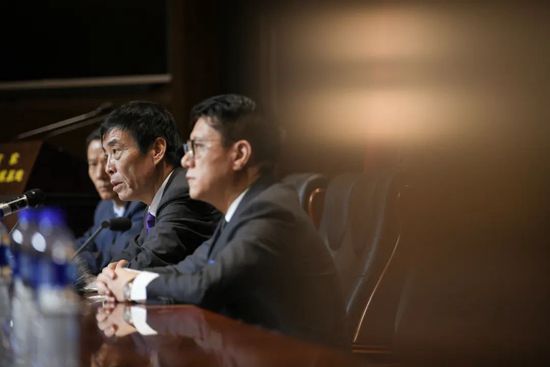 她的不雅事情
